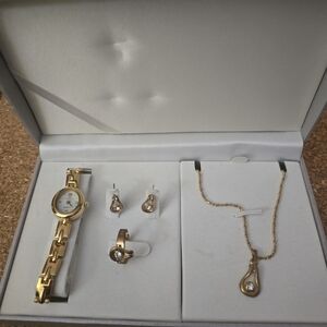 Calvin Wood Gold Tone Jewelry Set